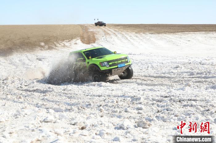 浑善达克沙地初春迎千车越野集结赛：锡林郭勒