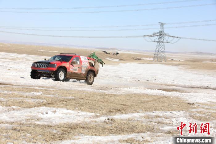 浑善达克沙地初春迎千车越野集结赛：锡林郭勒