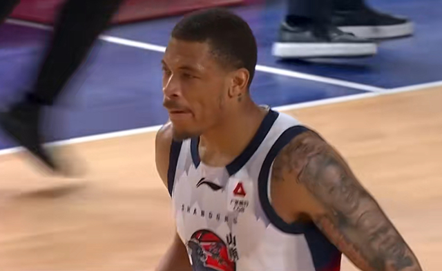 山东男篮客场大胜新疆男篮 三连胜延续强势