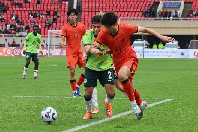 中国U-19男足1-0力克澳大利亚U-19 首战告捷
