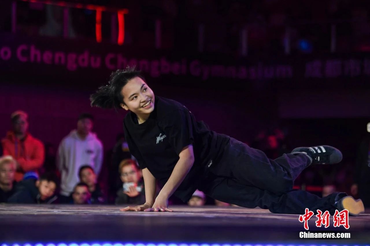 竹光奖牌：以回收金属制成、内藏可双面佩戴的