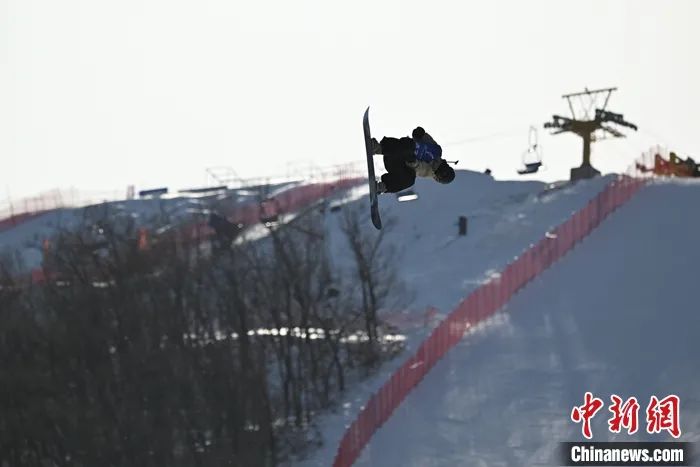 苏翊鸣单板滑雪大跳台逆转夺金 20岁生日赛场上