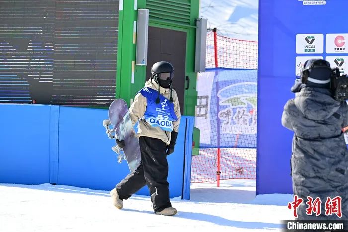 苏翊鸣单板滑雪大跳台逆转夺金 20岁生日赛场上