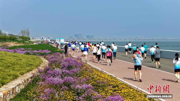 万人齐聚天津生态城 2026滨城海马创历史新高